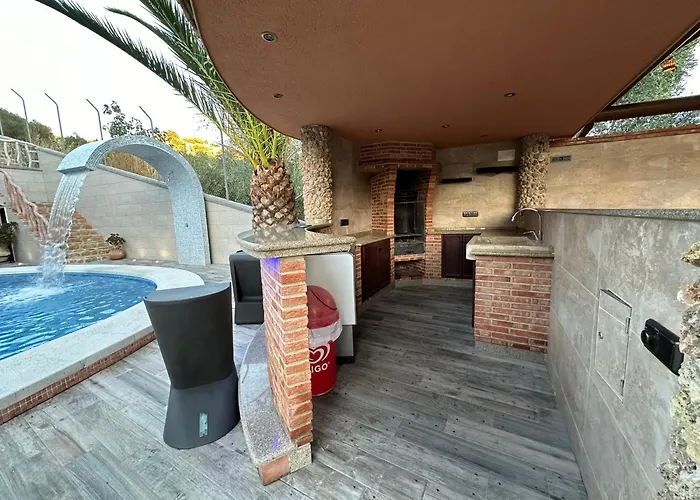 Galones Villa